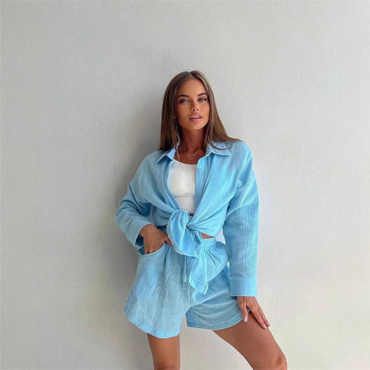 Light summer set for women consisting of a top and shorts Chic und Stil