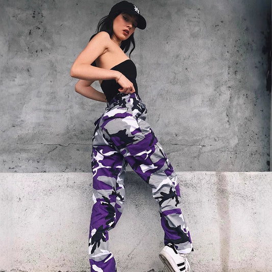 Women's cargo pants with a modern camouflage design, elastic waistband, and practical pockets Chic and Style