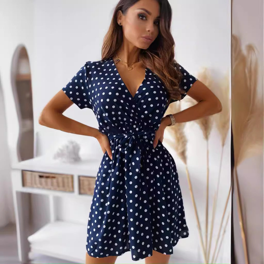 Robe mini portefeuille à pois Chic und Stil