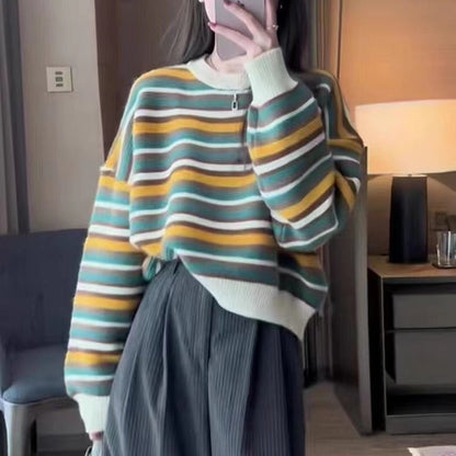 Pull en maille rayé pour femme avec une coupe ample et des détails modernes Chic und Stil