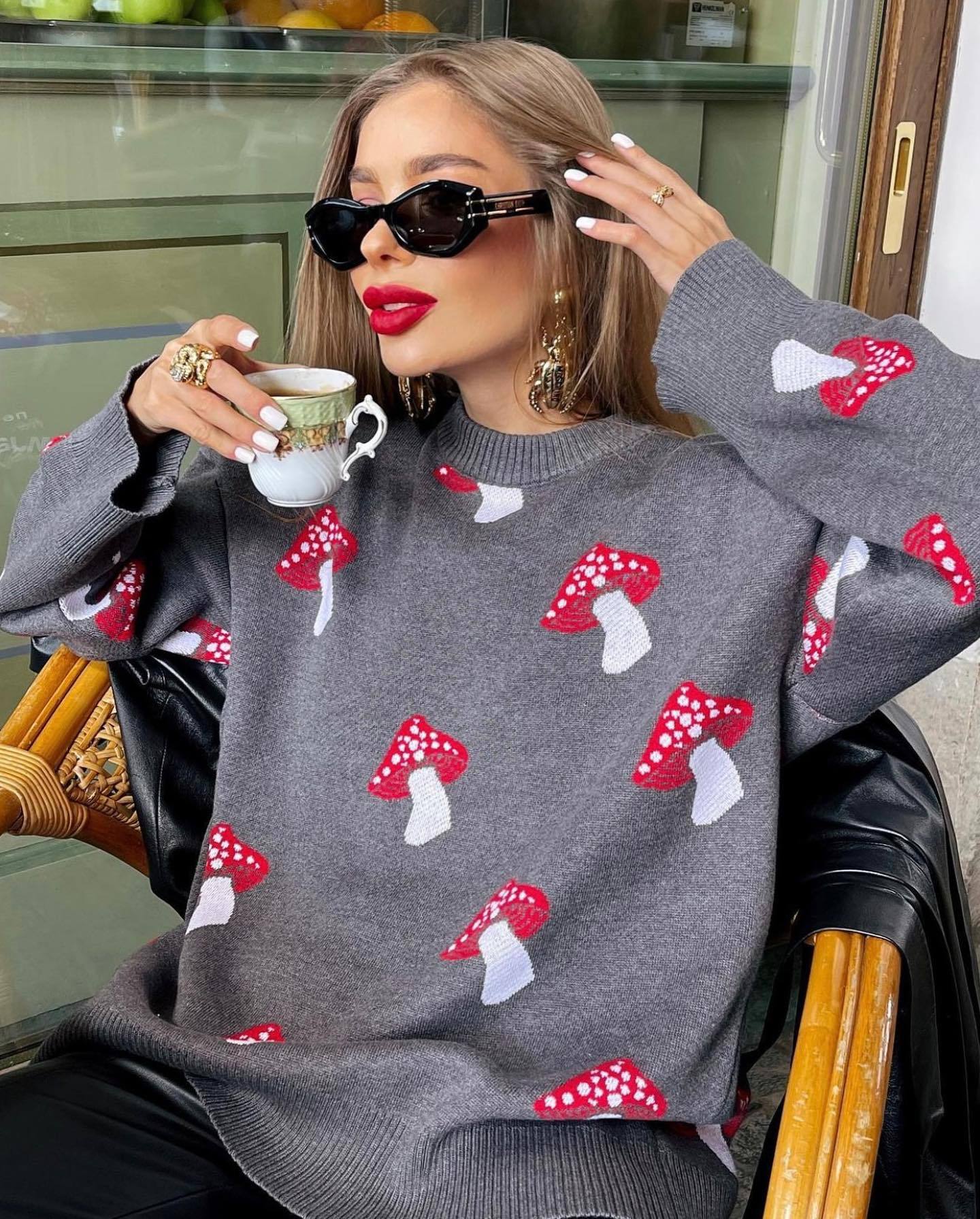 Pull en tricot pour dames avec motif de champignon ludique Chic und Stil