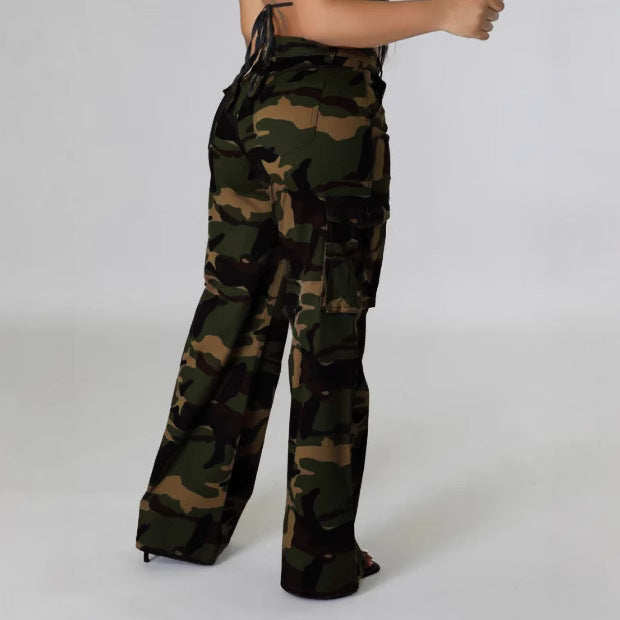 Women's cargo pants with a wide cut and practical pockets Chic and Style