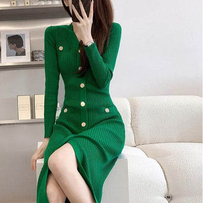 Robe en tricot pour femmes avec patte de boutonnage et fente profonde Chic und Stil