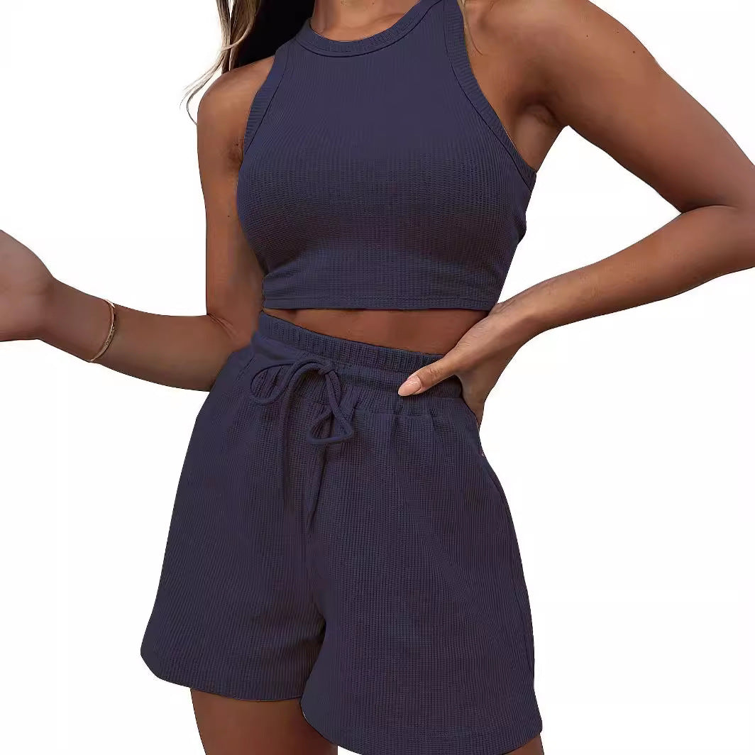 Chic and Style casual shorts set and sporty crop-top for women