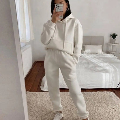 Casual women's fleece sweat-suit with cropped hoodie and elastic pants Chic and Style