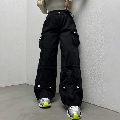 Wide cargo pants for women with innovative applications Chic und Stil