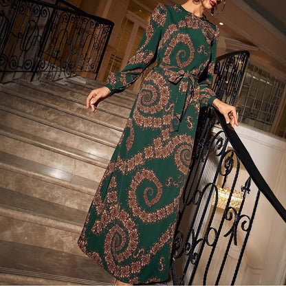 Robe maxi élégante pour femmes avec détails floraux et ceinture Chic und Stil