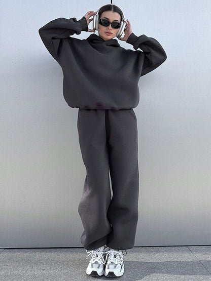 Urban loungewear set for women with a large hoodie and relaxed pants Chic and Style