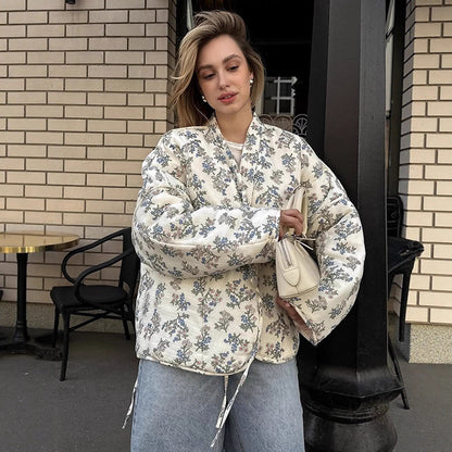 Cardigan matelassé pour dames en jacquard à motif floral Chic und Stil