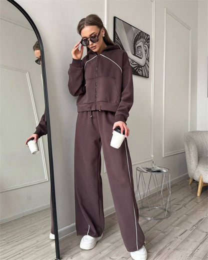 Chic and stylish women's hooded jacket and sweatpants set with side stripes
