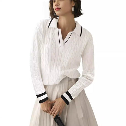 Pull à col roulé pour femmes avec motif de carpe et bords contrastants Chic und Stil