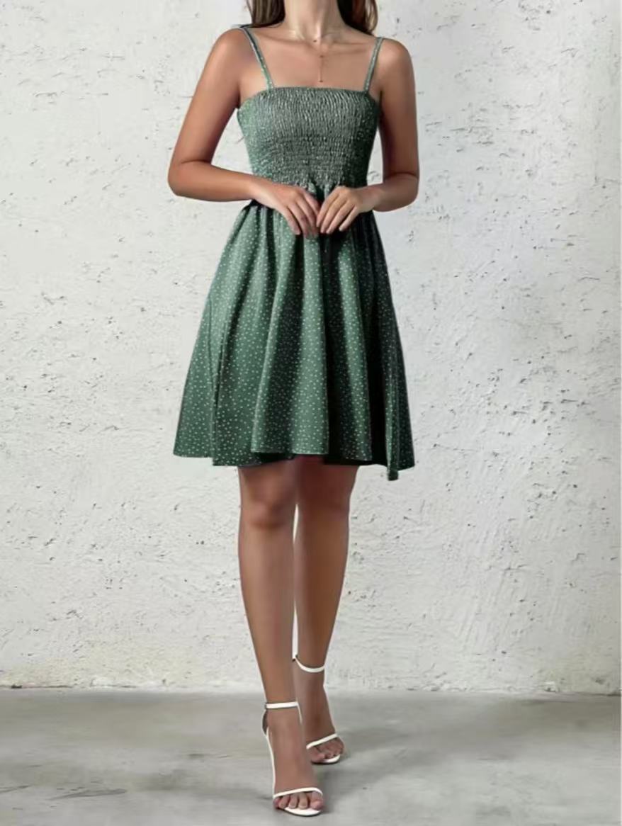 Robe à col halter pour femmes avec une silhouette aérienne et un joli motif à pois Chic und Stil
