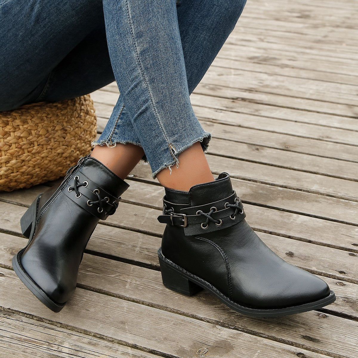 Bottes pour femmes avec détail de lacet tendance Chic und Stil