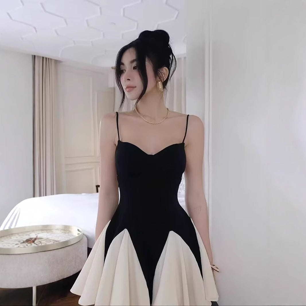 Robe d'été pour femmes avec un design contrastant éclatant Chic und Stil