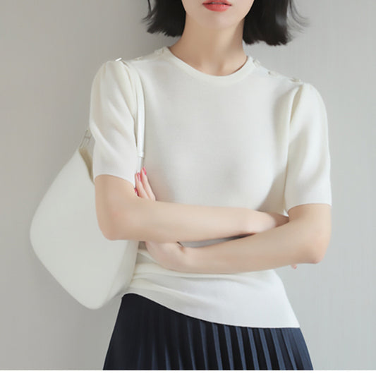 Haut en tricot à manches courtes pour femmes avec accents de boutons Chic und Stil