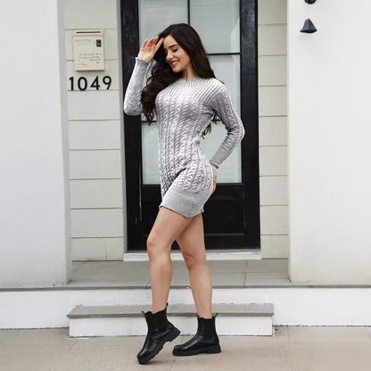 Robe en tricot pour dames avec un motif torsadé stylé et une coupe cintrée Chic und Stil