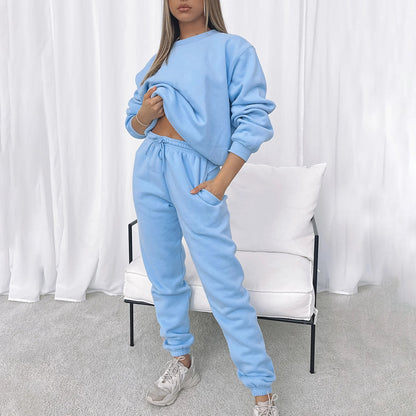 Women's comfortable tracksuit set with an oversized sweatshirt and comfortable jogger pants Chic and Style