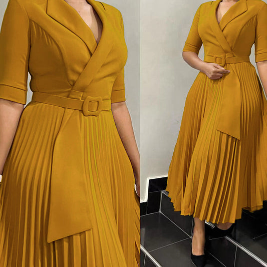 Robe de soirée plissée pour femmes avec design cintré Chic und Stil