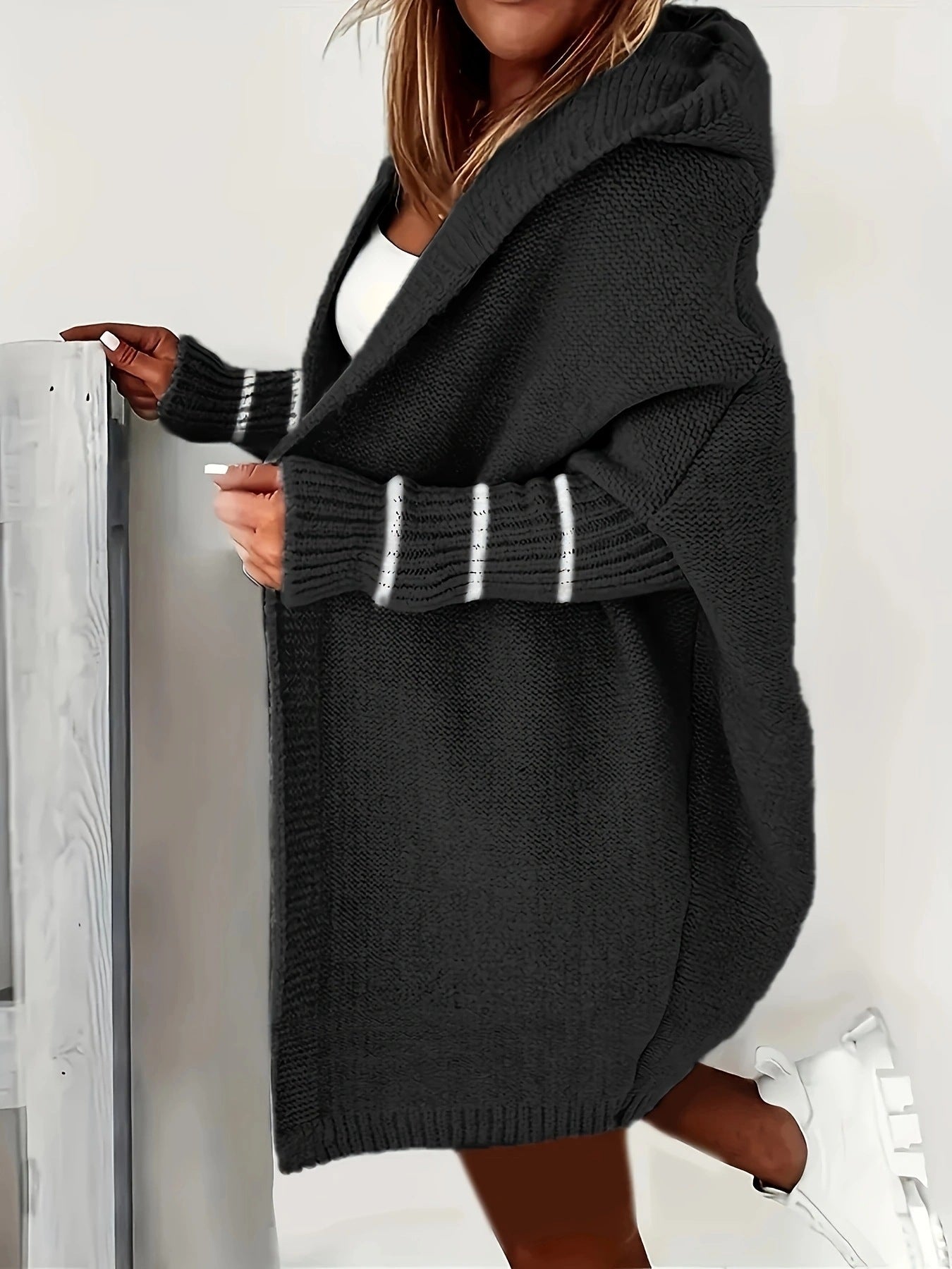 Chic und Stil | Women Cozy Cardigan with Hood and Loose-Fitting Design