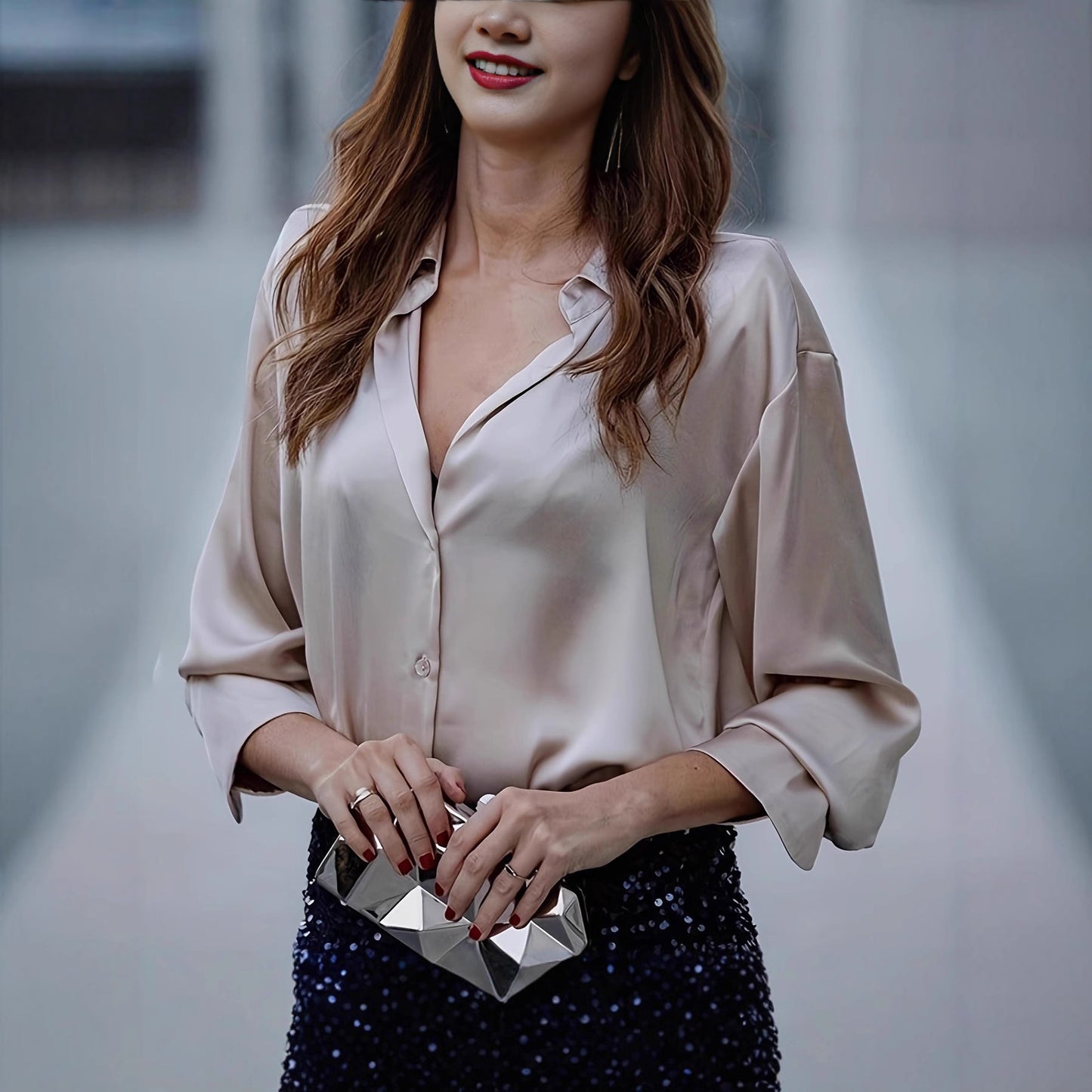 Dames blouse en soie élégante avec des détails de bouton minimalistes Chic und Stil