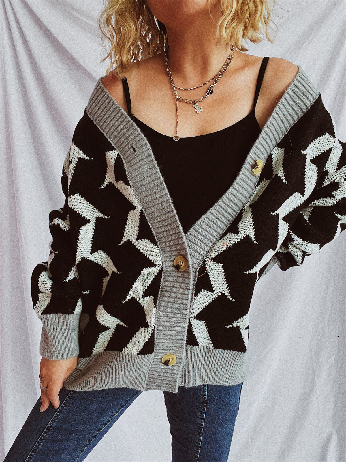 Dames gros tricot cardigan avec motif graphique et détails de boutons de haute qualité Chic und Stil