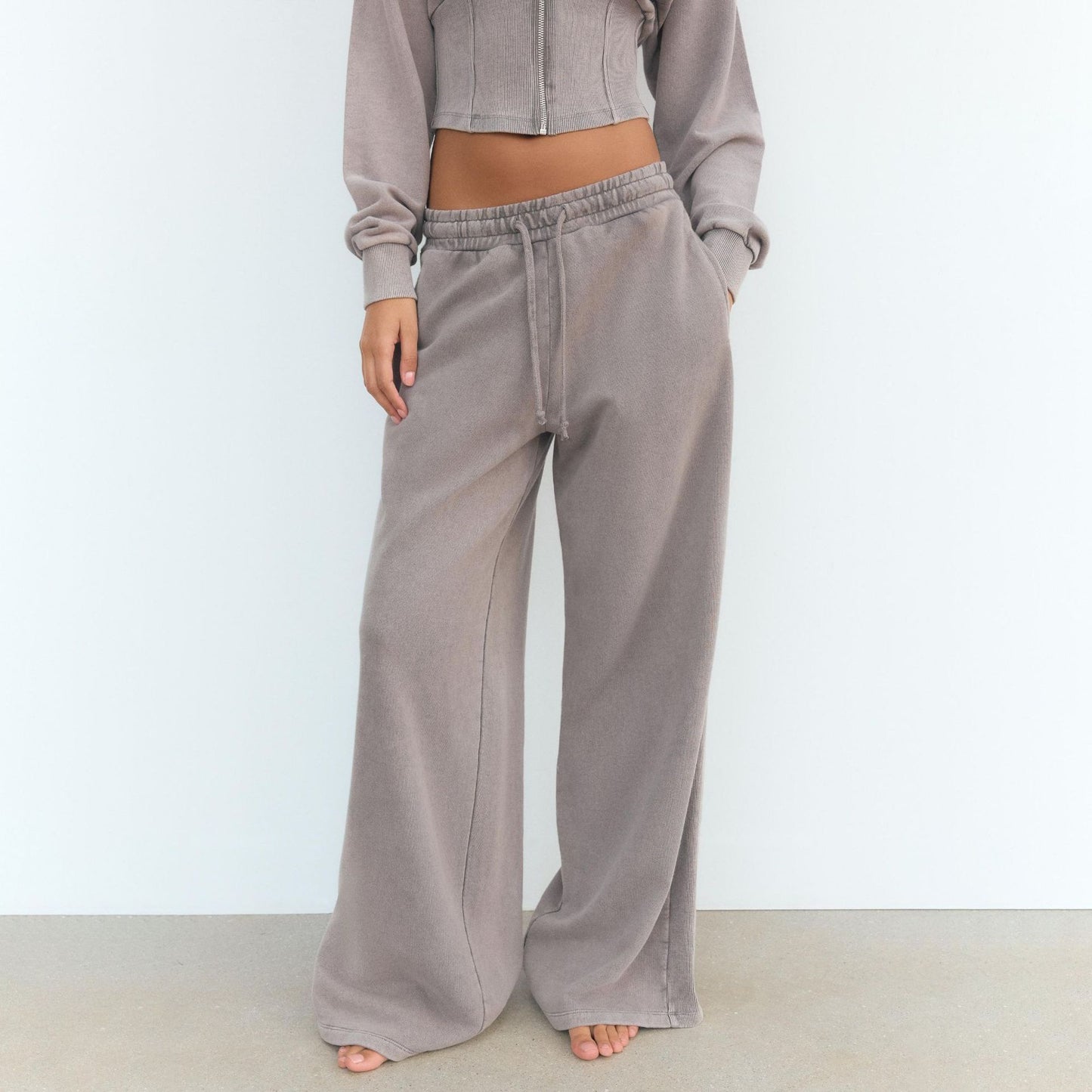 Trendy outfit for women with cropped hoodie and wide pants Chic and Style