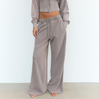 Trendy outfit for women with cropped hoodie and wide pants Chic and Style