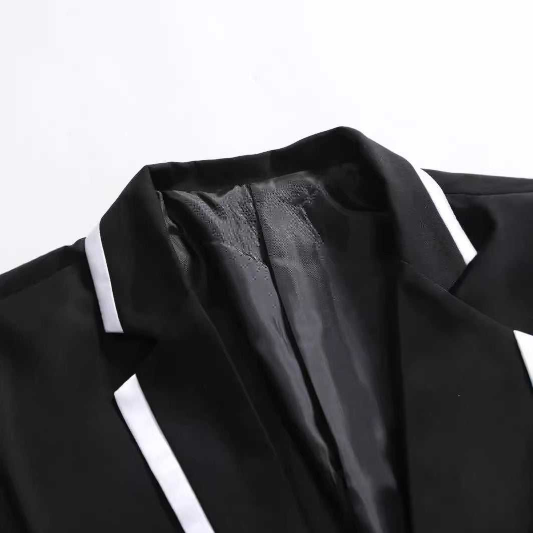 Costume élégant pour hommes avec revers contrasté Chic und Stil