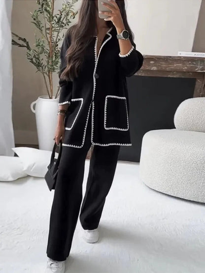 Elegant blazer jacket for women with contrasting details and loose pants Chic und Stil