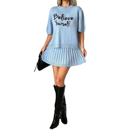 Robe pull pour dames avec jupe plissée unique et impression graphique Chic und Stil
