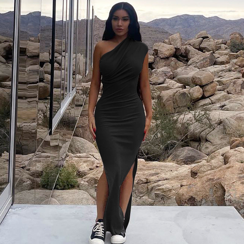 Robes élégantes pour femmes avec décolleté asymétrique et haute fente Chic und Stil
