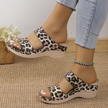 Sandales à talons compensés élégants pour femmes avec motif léopard Chic und Stil