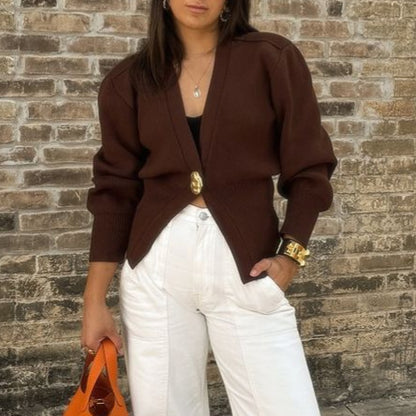 Cardigan en tricot élégant pour femmes avec décolleté en V profond et bouton décoratif Chic und Stil