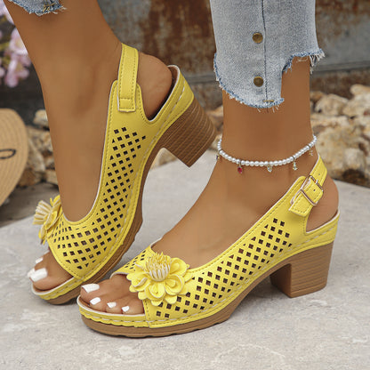 Sandales confort femmes avec inserts respirants et délicate application de fleurs Chic und Stil