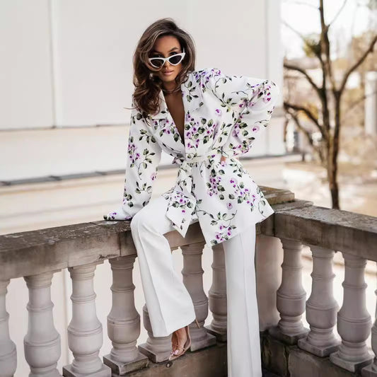 Blouse enveloppe pour femmes avec un élégant motif léopard et de longues manches bouffantes Chic und Stil