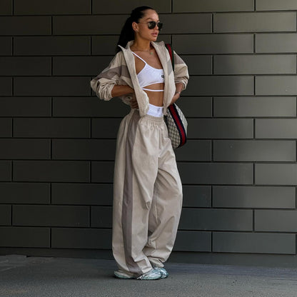 Casual pants for women with a loose fit and elastic waist Chic und Stil