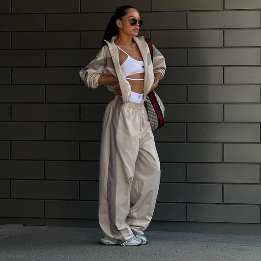 Casual pants for women with a loose fit and elastic waist Chic und Stil