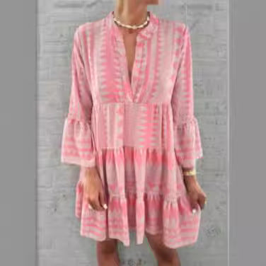 Robe portefeuille décontractée pour femmes avec des manches volumineuses et un motif graphique Chic und Stil