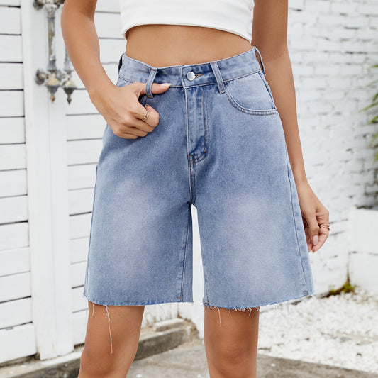 Women's denim shorts with a modern cut and fringed edge Chic und Stil