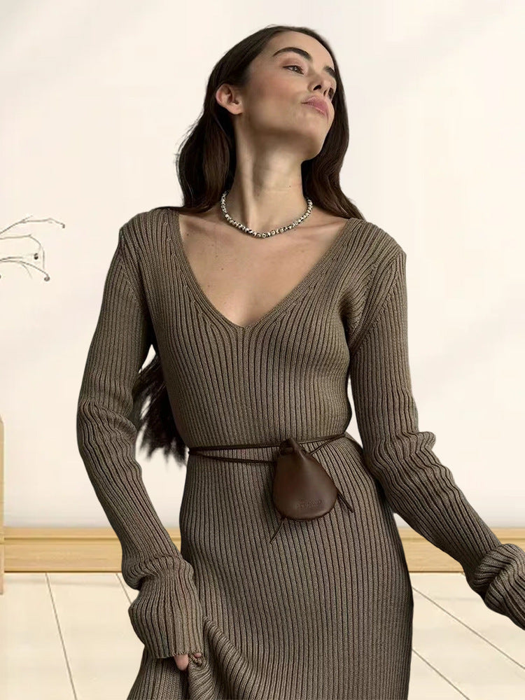 Robe en tricot à manches longues pour femmes avec décolleté en V plongeant et silhouette près du corps Chic und Stil