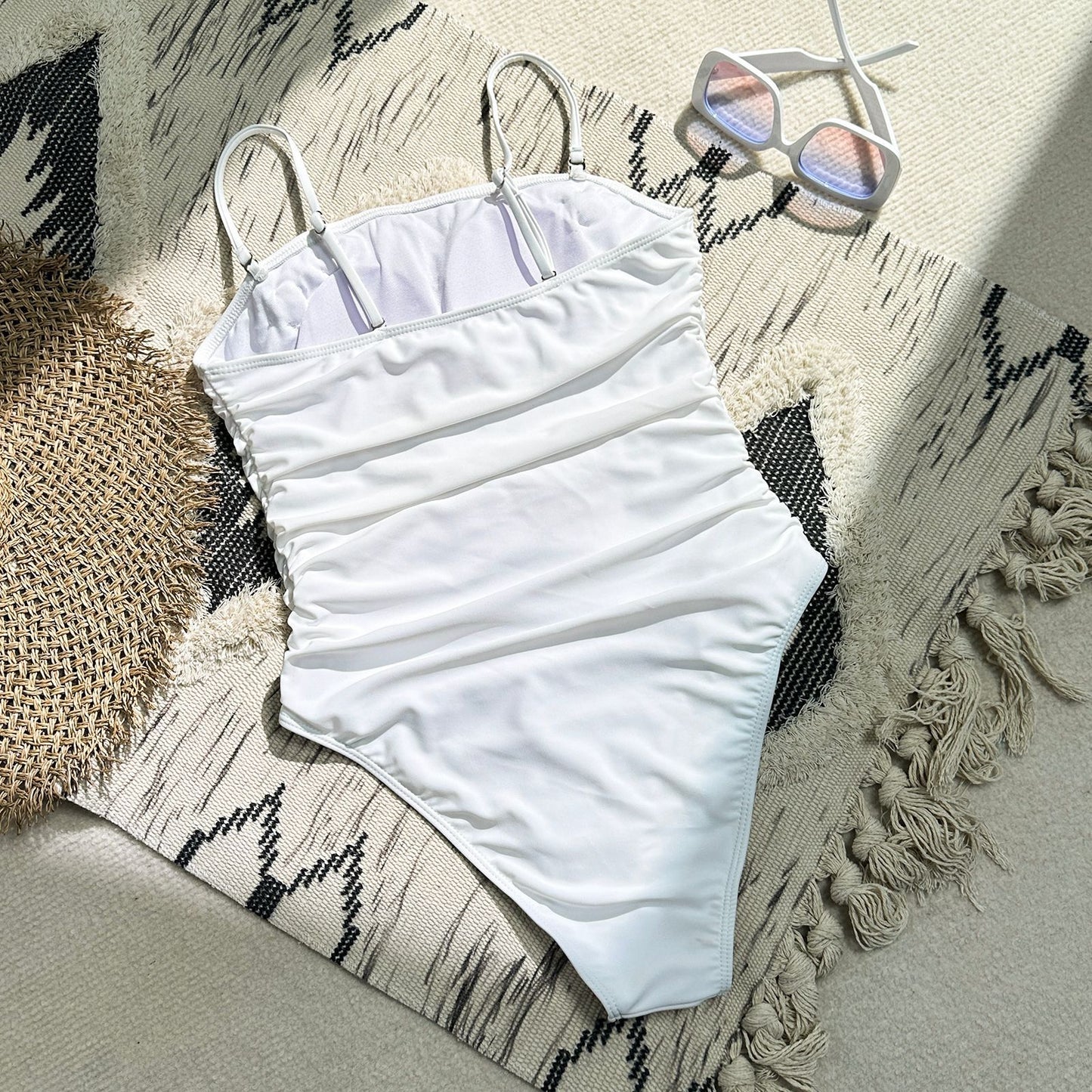 Maillot de bain une pièce pour femmes avec un ruché raffiné et des détails délicats Chic und Stil