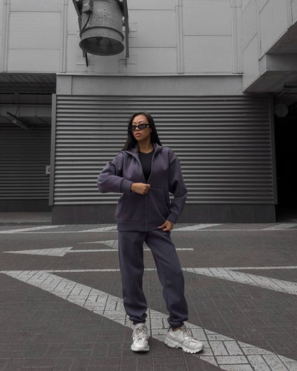 Women's sports set consisting of a hoodie and jogger pants Chic und Stil