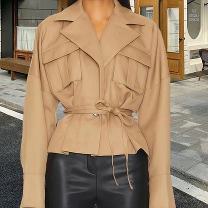 Dames élégante veste avec silhouette cintrée et poches pratiques Chic und Stil