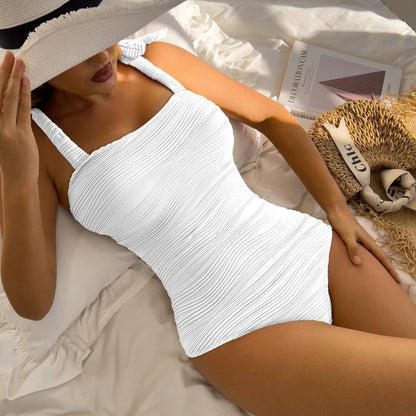 Maillot de bain une pièce pour femmes avec un design de volants tendance et des bretelles réglables Chic und Stil