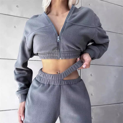 Ladies' fleece sports set with short hooded sweatshirt and elastic pants Chic und Stil