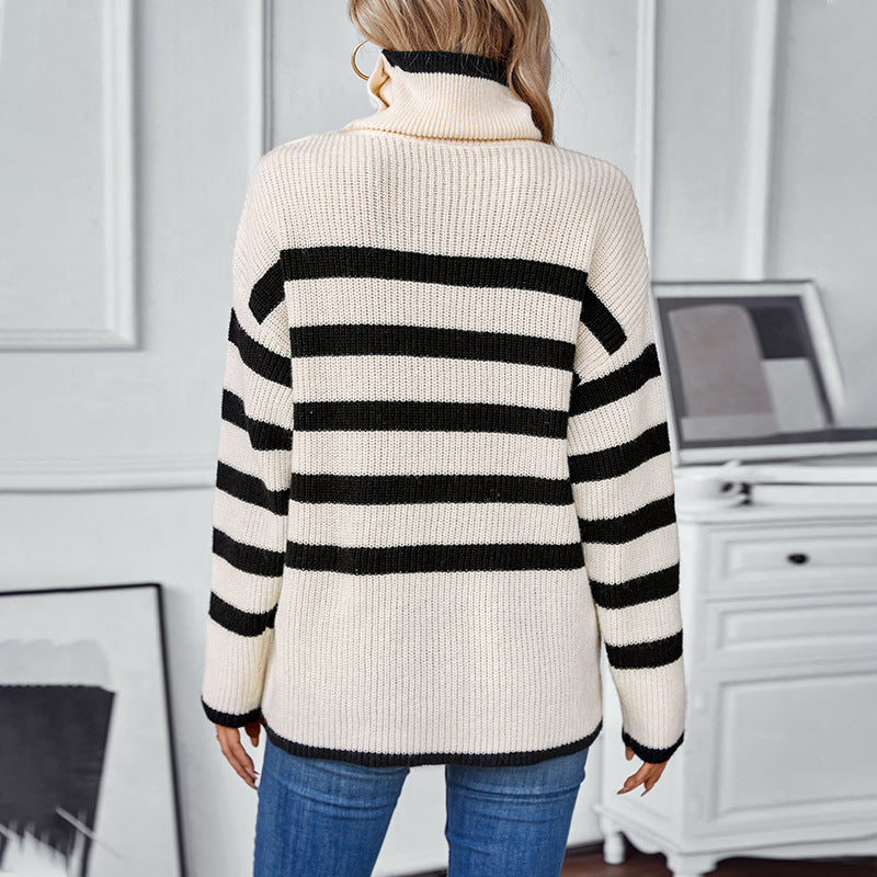 Pull à col roulé pour femmes avec détails de boutons et design rayé Chic und Stil