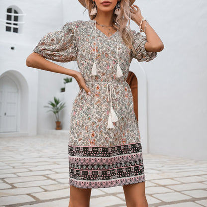 Robe courte à manches courtes Femme Style bohémien avec détails à franges Chic und Stil