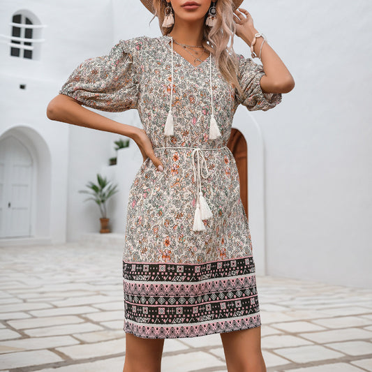 Robe courte à manches courtes Femme Style bohémien avec détails à franges Chic und Stil