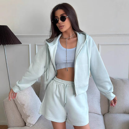 Ensemble de hoodie décontracté et de shorts pour femmes avec coupe ample et matériau respirant Chic und Stil