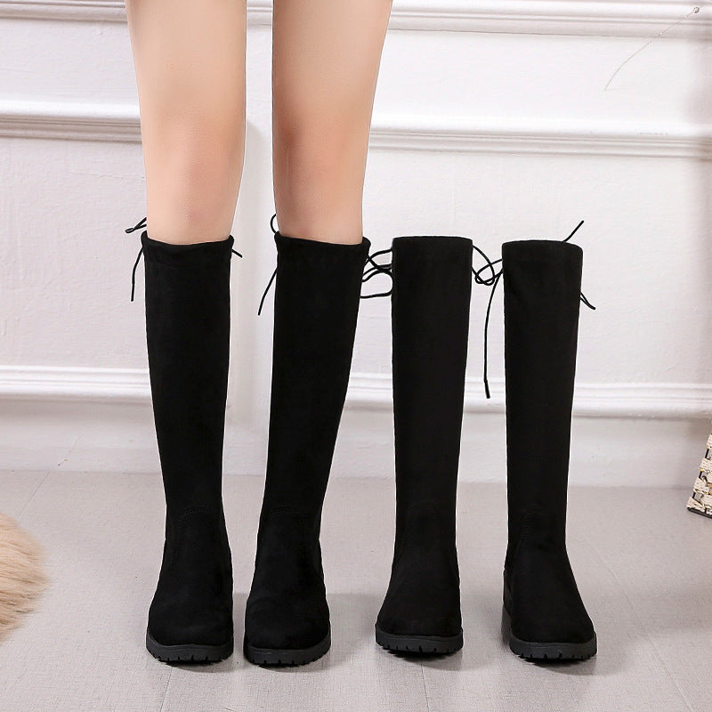 Bottes au-dessus du genou pour femmes avec surface en velours et détail de laçage réglable Chic und Stil